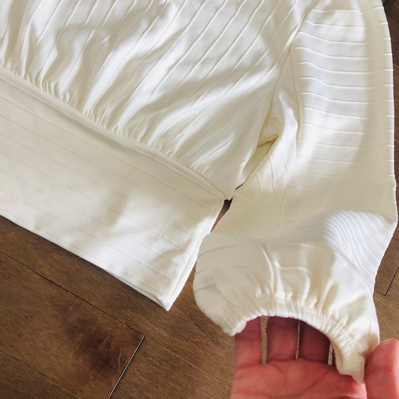 2/20 - | H&M | Puffy sleeve blouse - Picture 11 of 11